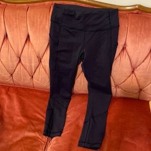 Lululemon running 7/8 leggings with pockets on the side
